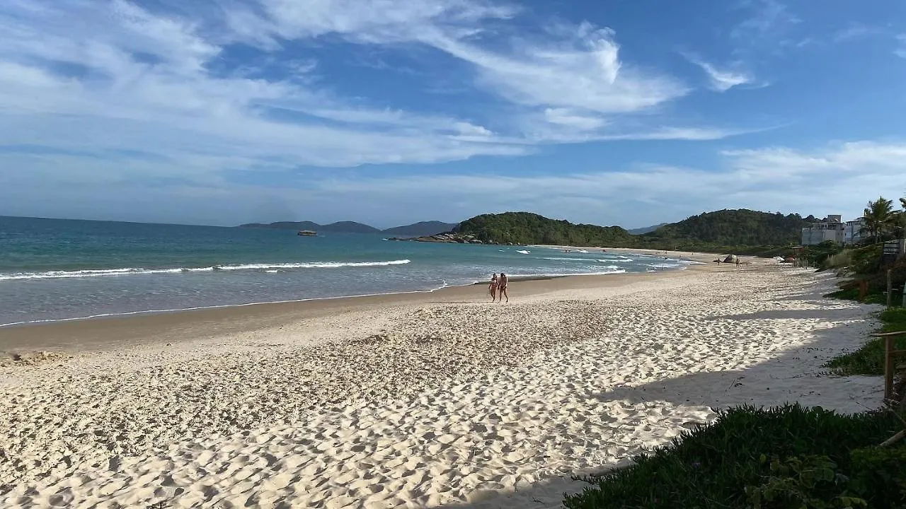 Casa Familiar Na Exuberante Praia De 4 Ilhas. Bombinhas