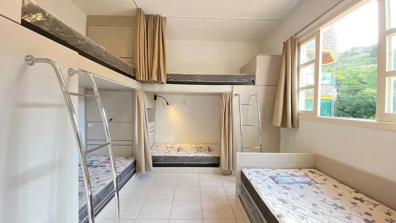 Casa Familiar Na Exuberante Praia De 4 Ilhas. Bombinhas