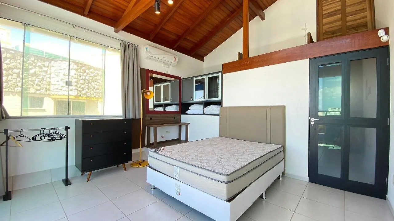 Semesterbostad Casa Familiar Na Exuberante Praia De 4 Ilhas. Bombinhas